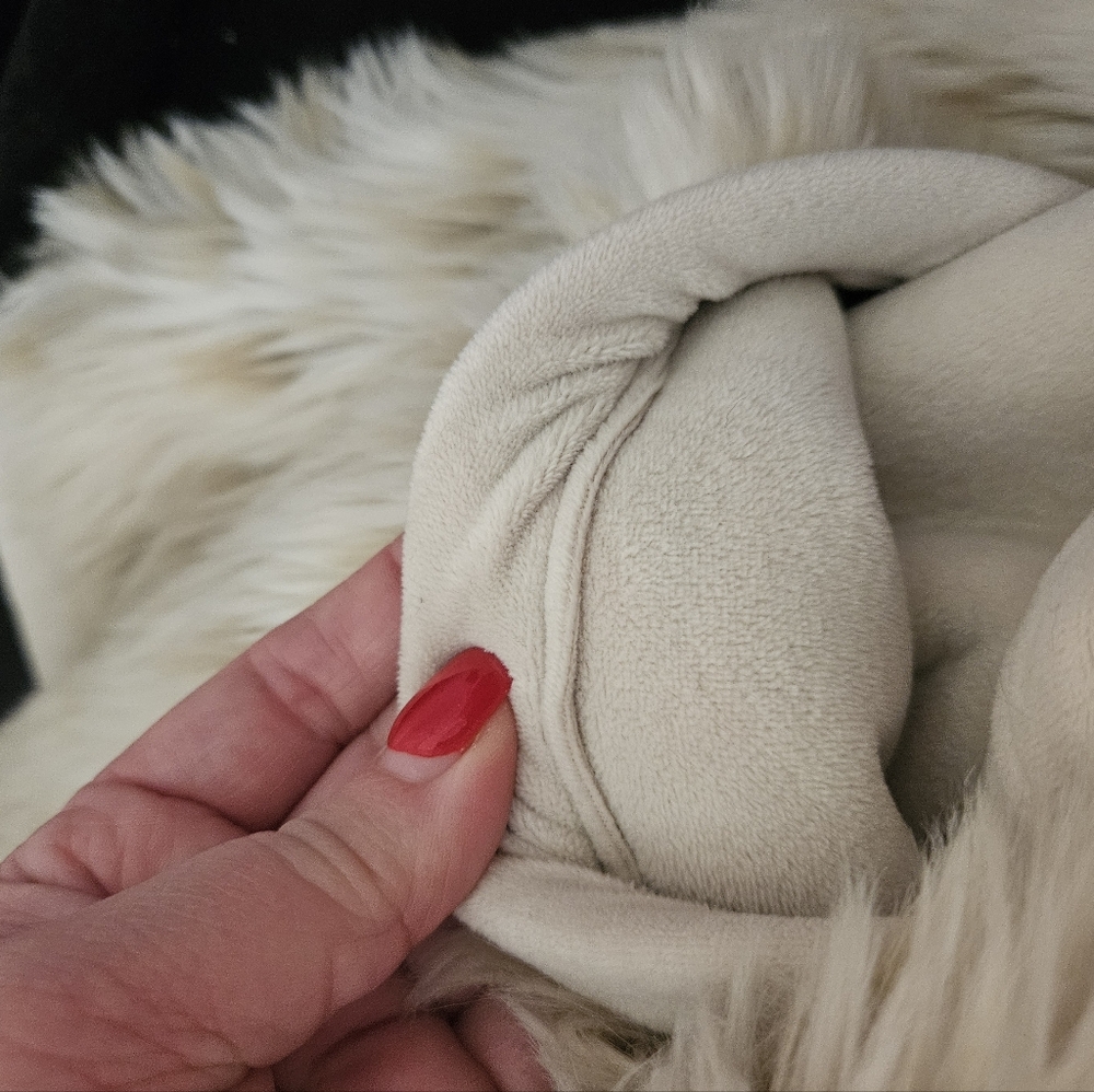 Faux Fur Throw - Picture 3 of 4